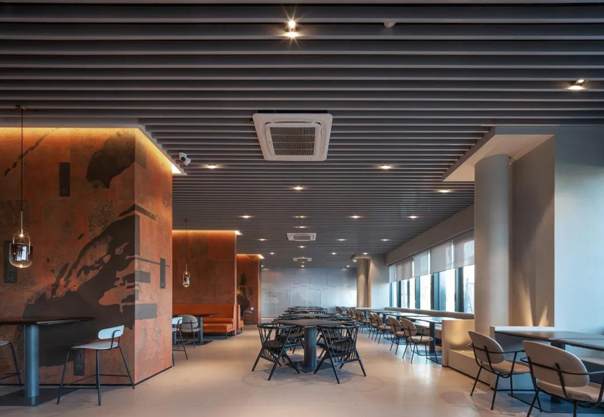 泥塑与百年品牌 现代材料与隐喻的历史文脉 泥塑与百年品牌 现代材料与隐喻的历史文脉